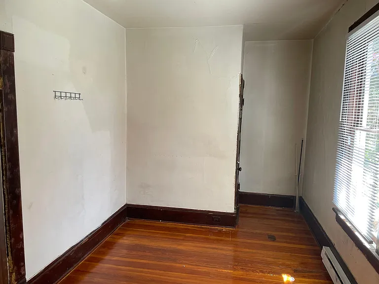 615 Mountain Ave SW #B — Photo 3