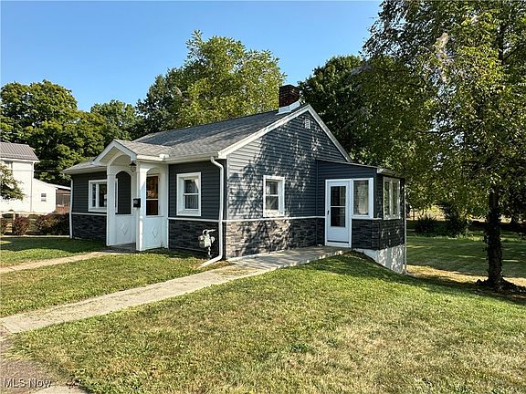 3rd image of 360 Waddell St