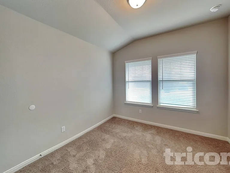 5811 Zoey Way — Photo 8