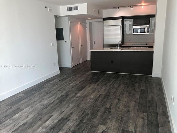 3rd image of 500 Brickell Ave #2304
