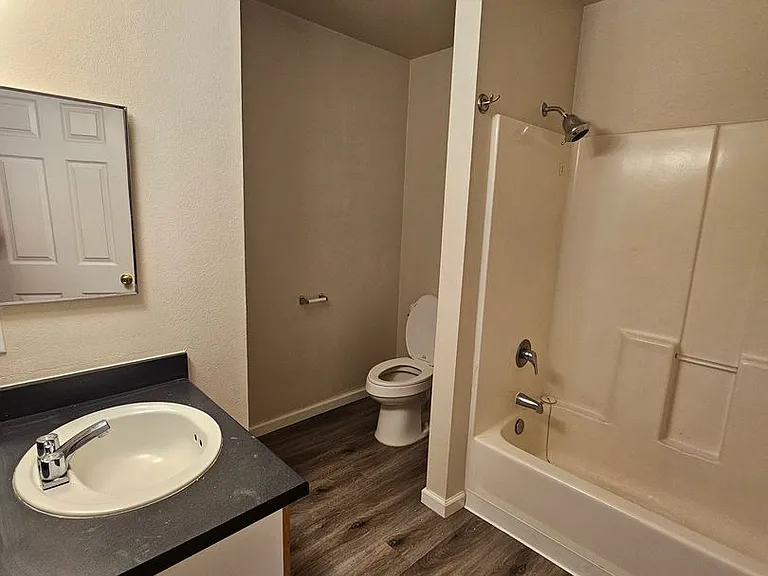 300 Indian Trail Ct — Photo 13