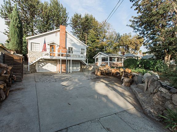 2nd image of 2529 Altura Ave