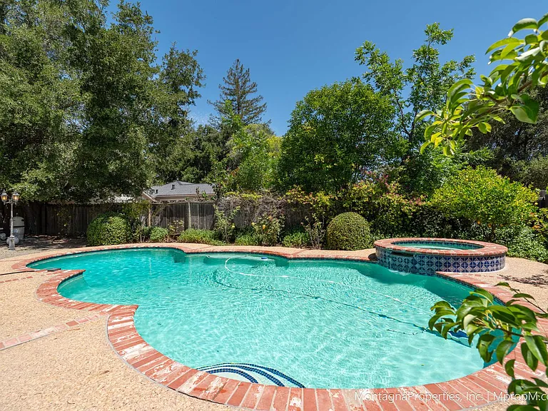 16911 Kennedy Rd — Photo 44
