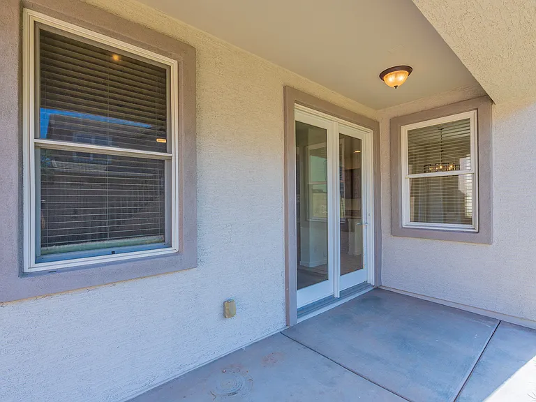 2225 E Sunland Ave — Photo 32