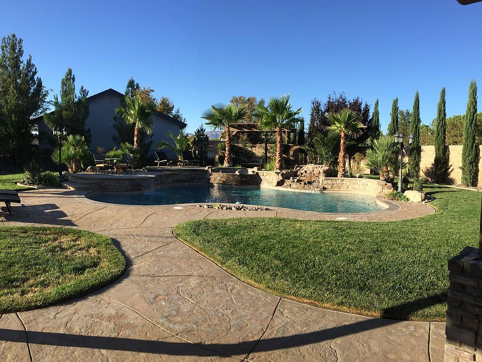 Gorgeous Pool and Spa