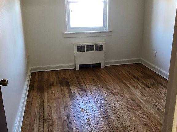 5th image of 2960 Gunther Ave