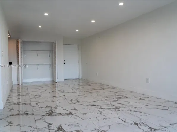 854 NW 87th Ave APT 405, Miami, FL 33172
