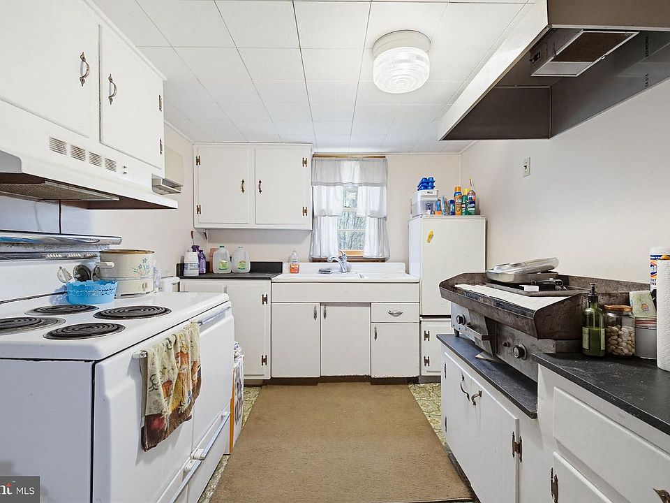 34th image of 149 Cabin Ln