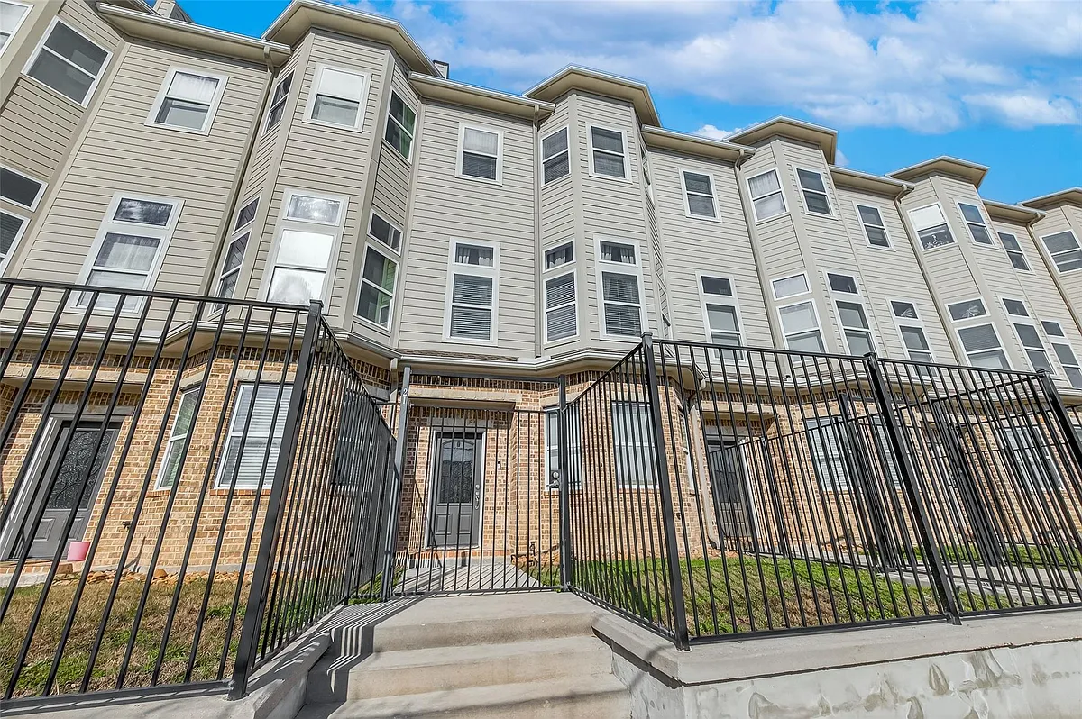 Building Photo - 2020 McGowen St #O