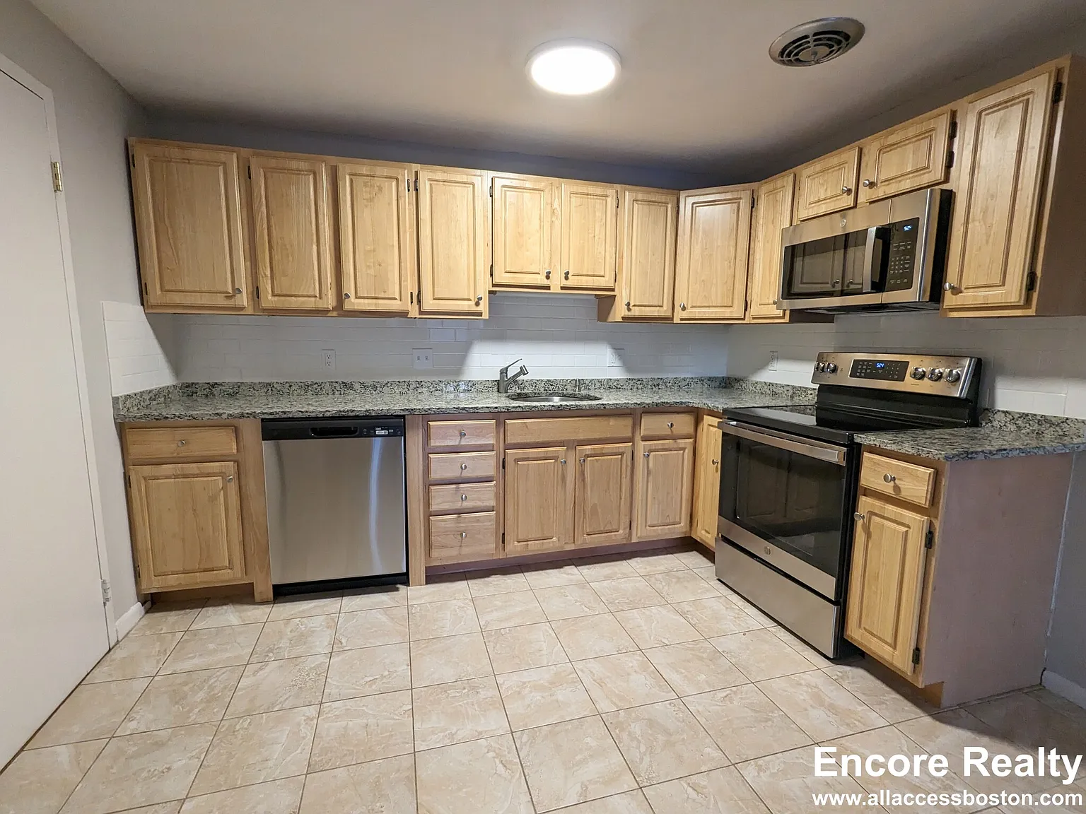 2 bed, 9999 sqft, $3,400 — Photo 1