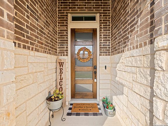 5th image of 143 Arched Oak Loop