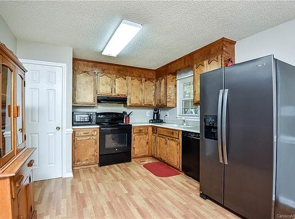 3rd image of 107 Terrace Dr