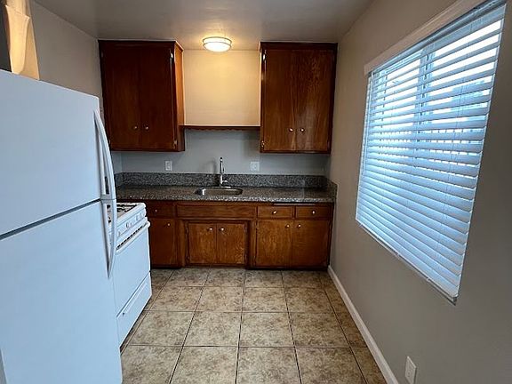4th image of 1435 E Ocean Blvd #7