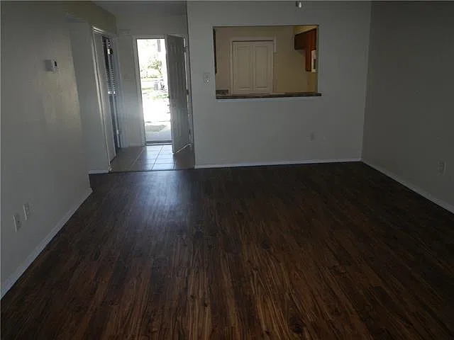 2425 Oxford Pl — Photo 4