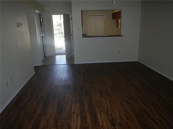 4th image of 2425 Oxford Pl