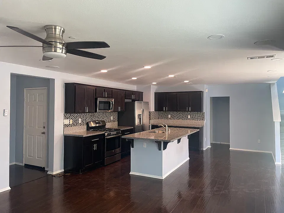 3 bed, 2.5 bath, 1762 sqft, $3,150 — Photo 4