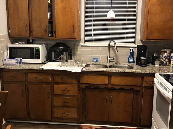 4th image of 931 25th Street Cir