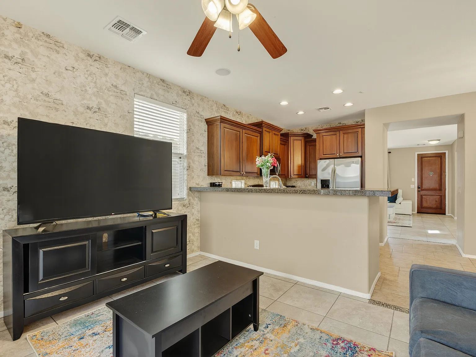 12034 W Polk St — Photo 2