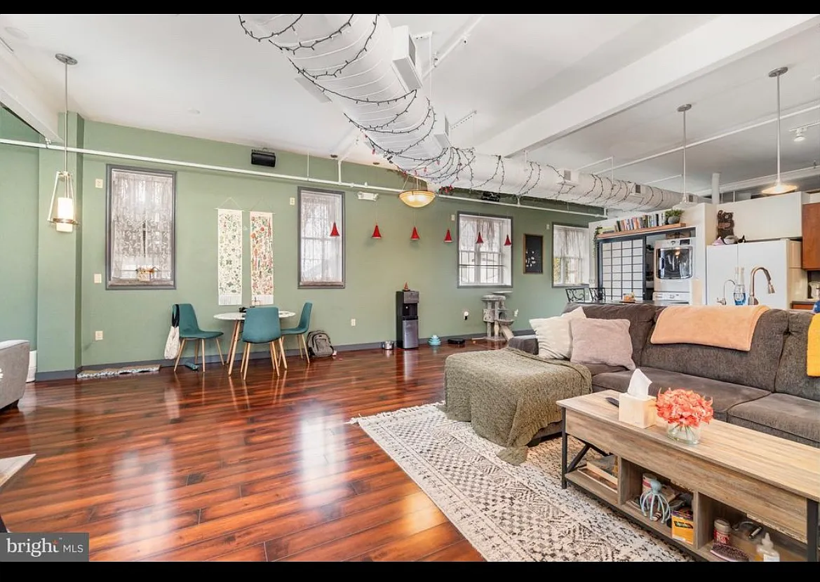 Building Photo - 18 E Sunbury St #A