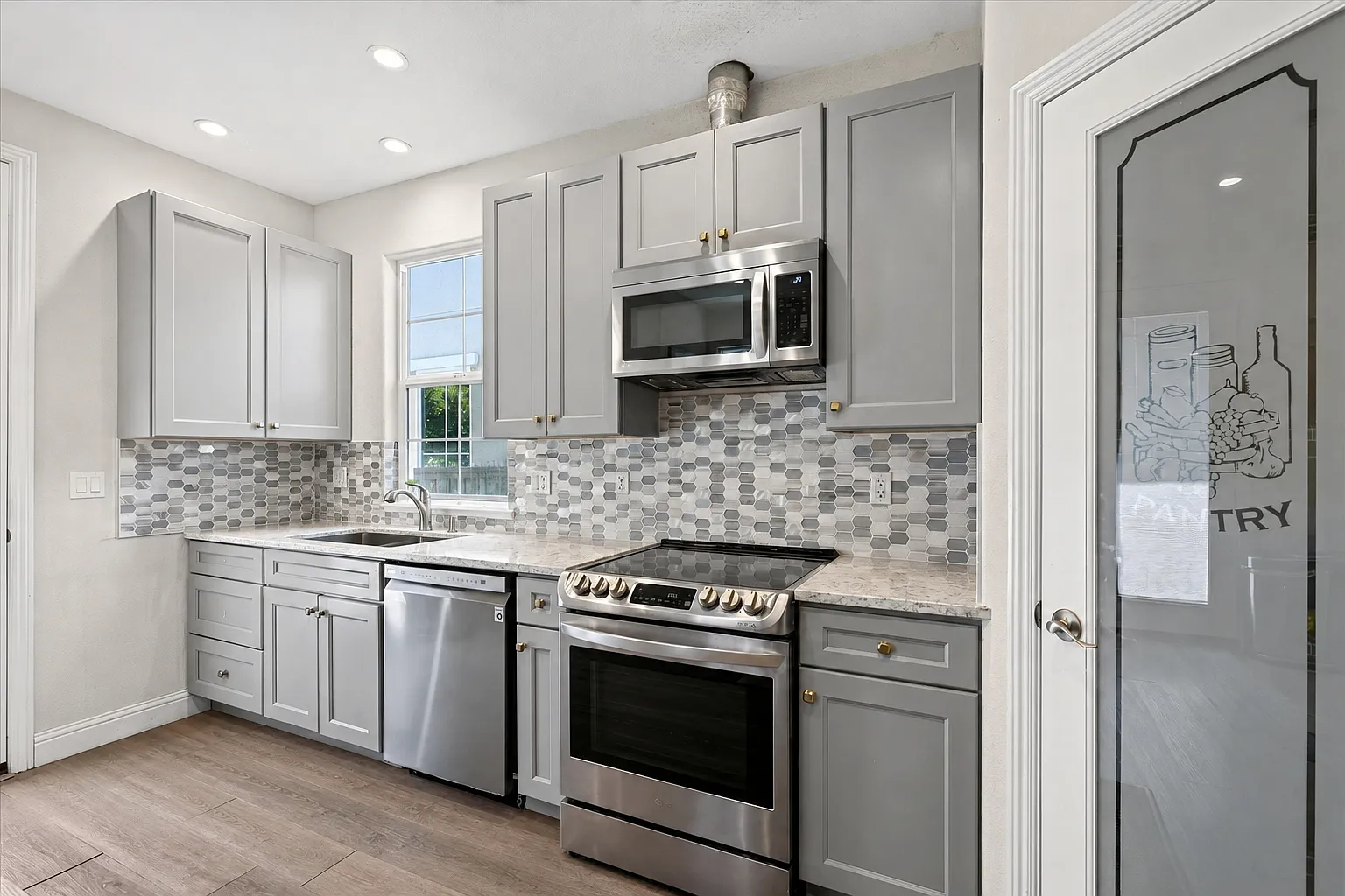 1 bed, 760 sqft, $2,450 — Photo 1