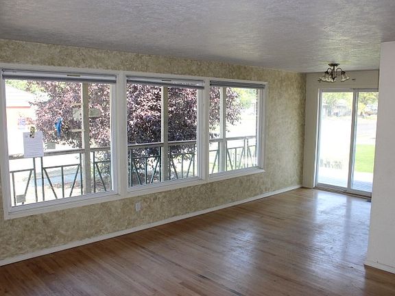 3rd image of 3215 W Bismark Ave