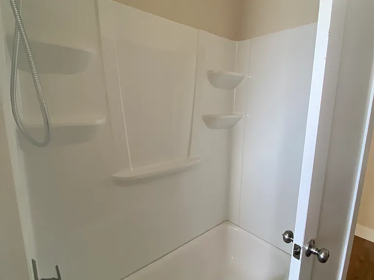 935 6th St #4 — Photo 8