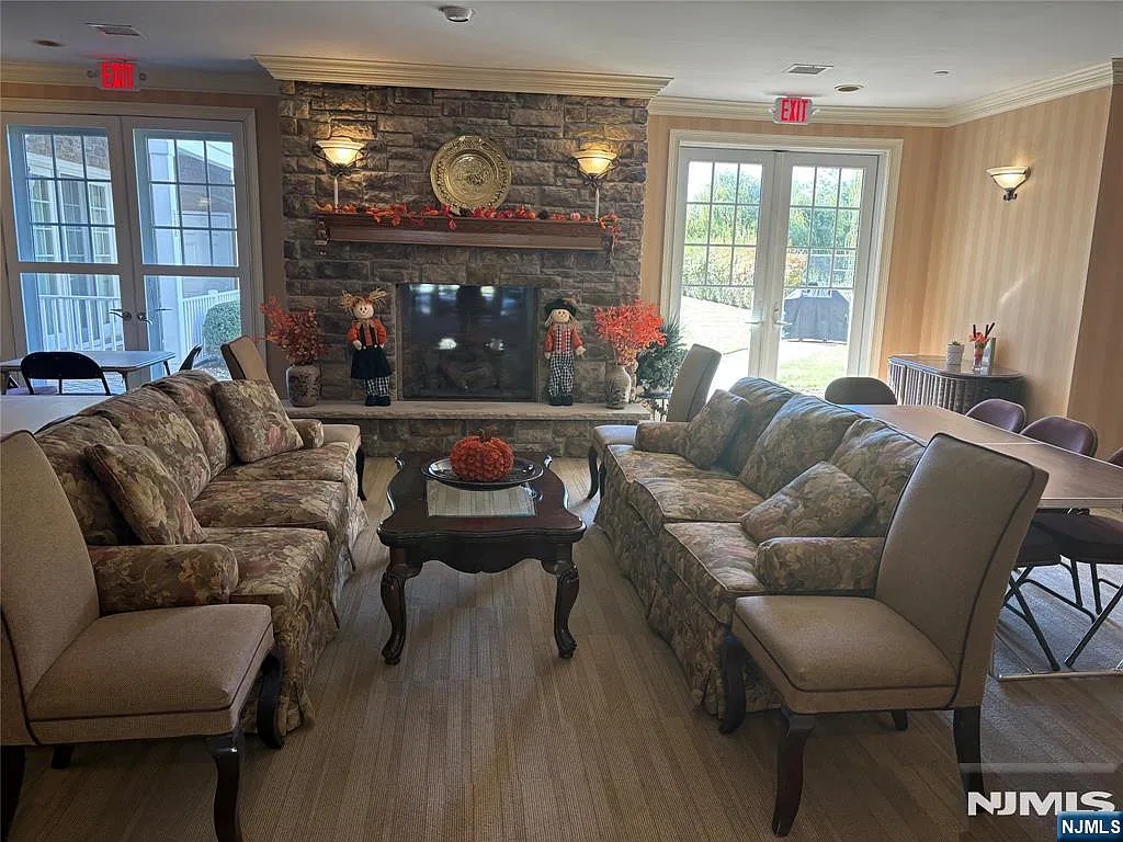 2 bed, 2.0 bath, $3,500 — Photo 3