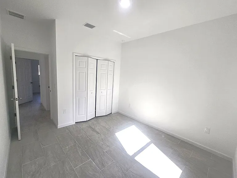 940 Sterling St E — Photo 26