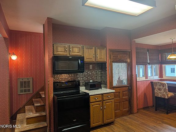 5th image of 303 W Johnson St
