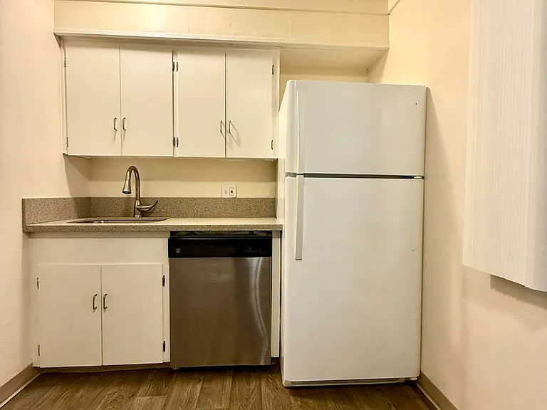 0138-01 Reed Apartments — Photo 9