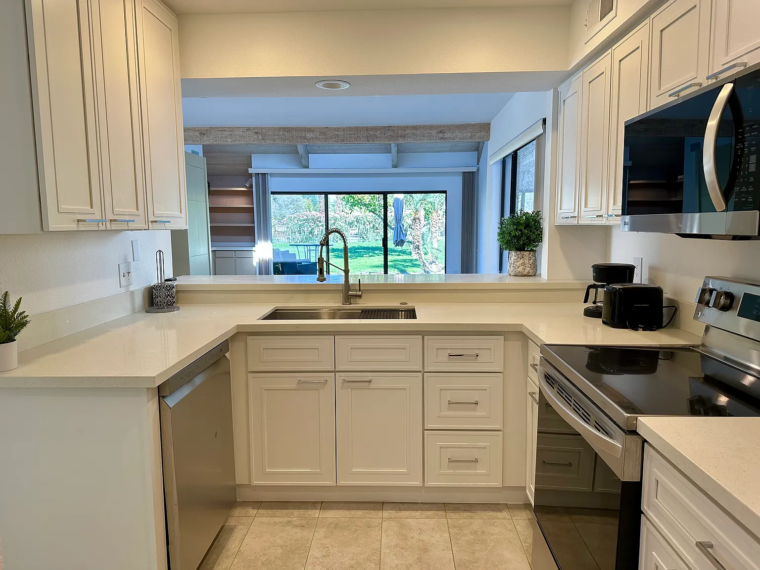 474 Sunningdale Dr — Photo 1