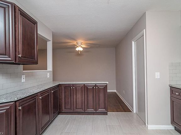 4th image of 2376 Heatherlane Dr