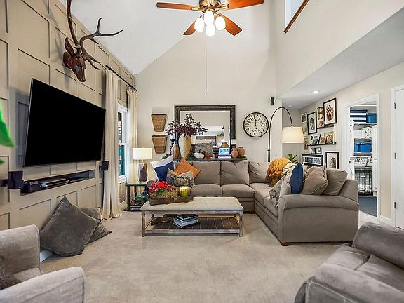 3rd image of 440 Skylark Cir