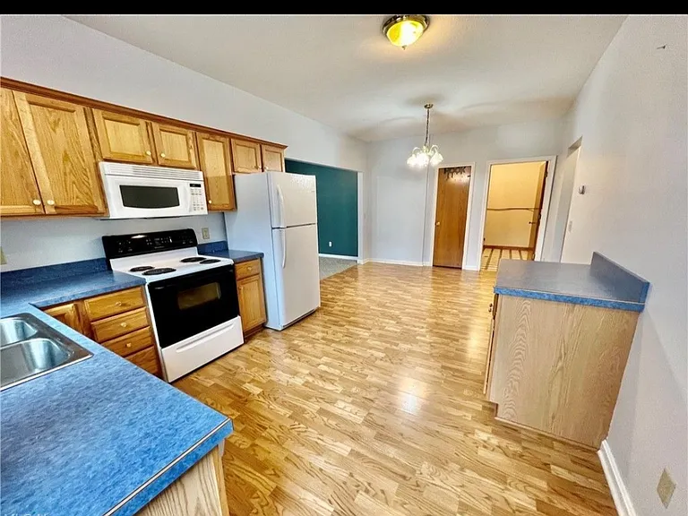 2919 Cliftmont Ave NE — Photo 22