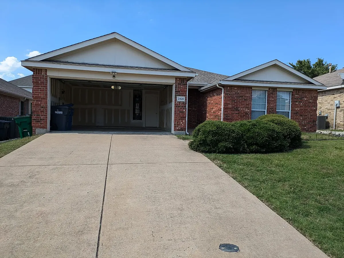 Building Photo - 2428 Collier Dr
