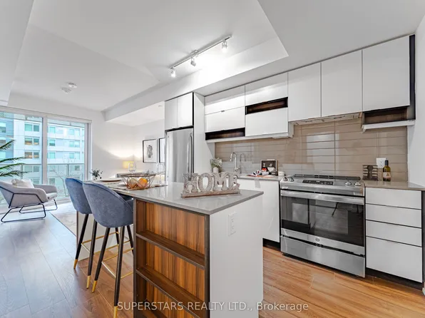 4065 Confederation Pkwy #807, Mississauga, ON L5B 0L4