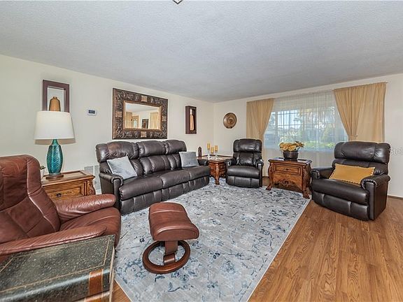5th image of 1504 Oleander Dr