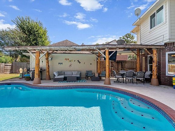 4th image of 1908 Summer Reef Dr