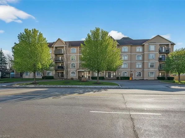 908 Mohawk Rd E #308, Hamilton, ON L8T 2R8
