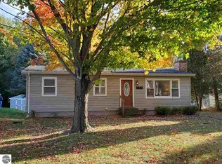 914 Elm St, Frankfort, MI 49635