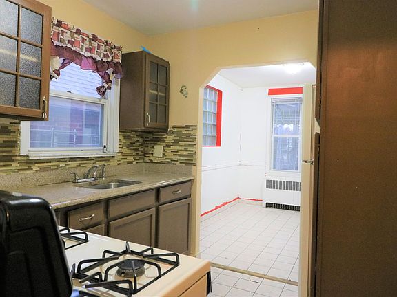 4th image of 2830 Sampson Ave #1