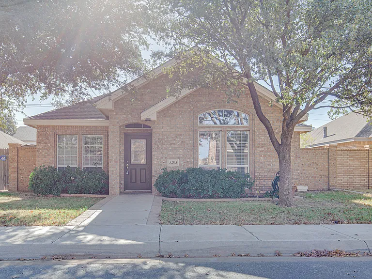 3203 Southridge Ct — Photo 1