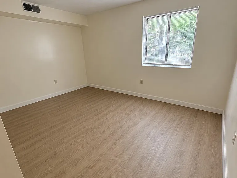 503 Broadway #6 — Photo 4