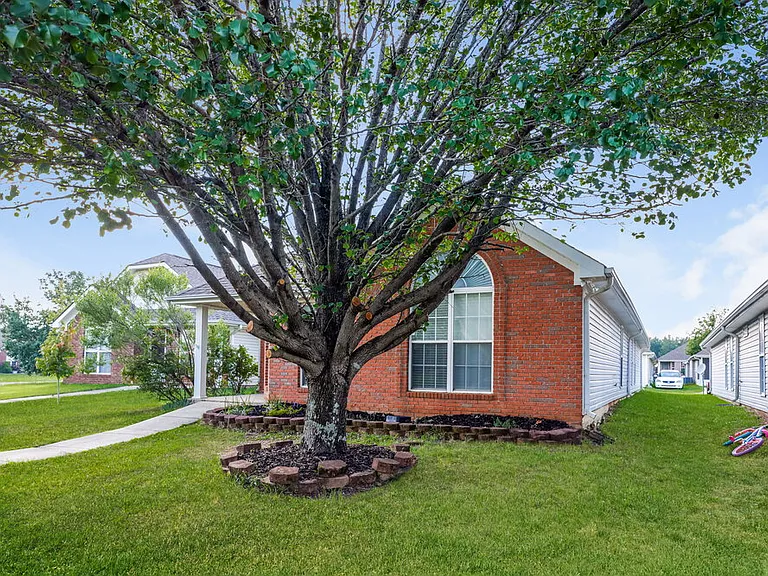 1061 Village Trl — Photo 1