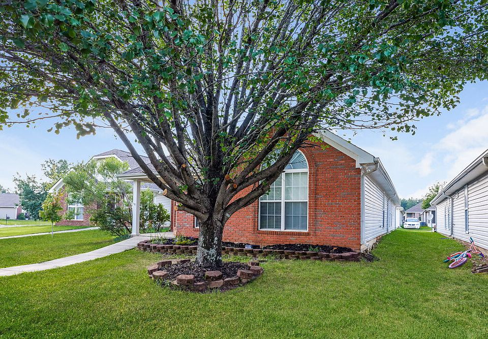 1st image of 1061 Village Trl