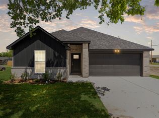 307 E Sanger St, Celeste, TX 75423