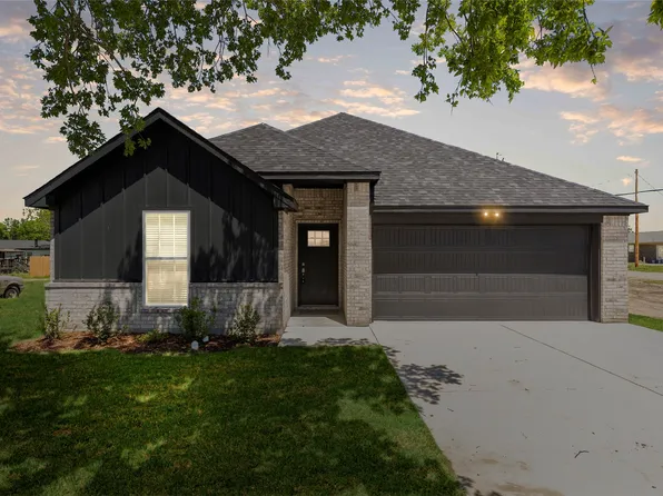 307 E Sanger St, Celeste, TX 75423