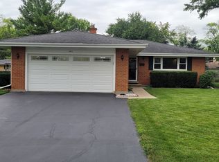 1411 E Lowden Ln, Mount Prospect, IL