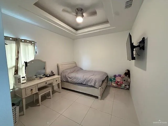 1404 E Danielle Ave — Photo 7