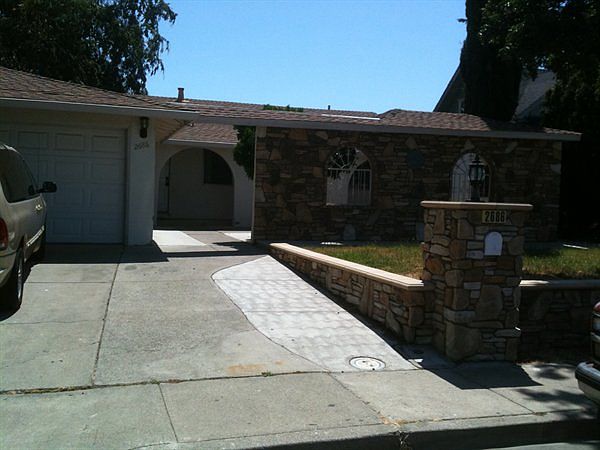 1st image of 2686 Laurel Dr